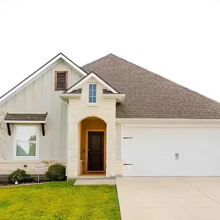 Luxury Home Near Kyle Field & Expo Center
